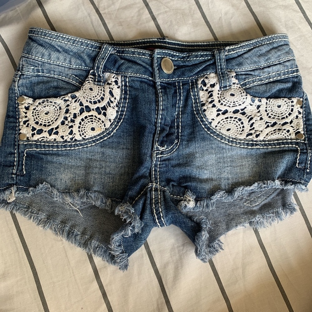 Shorts with lace